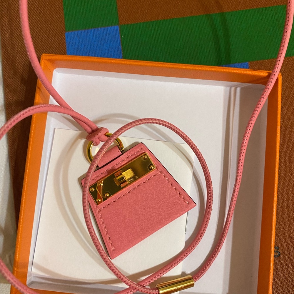 HERMÈS MONPETITKELLY PRINTED PENDANT NECKLACE - Picture 12 of 16